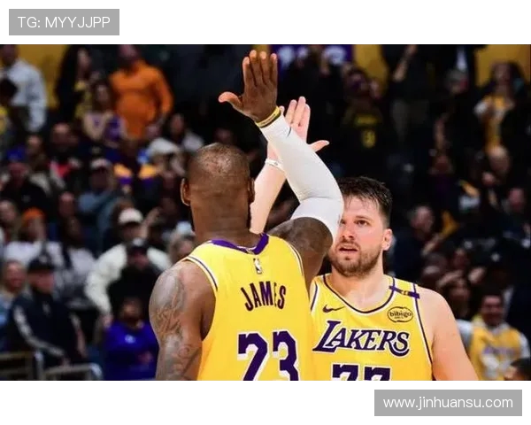 原创刷爆9大纪录！东契奇轰43+13+9晋级八强：神迹追平詹皇超越魔术师